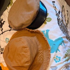 Tan and Black Women's Bucket Hat Set